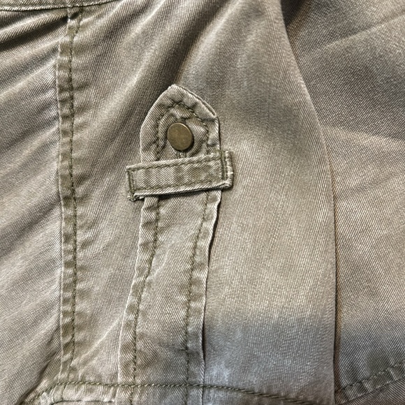 Express Button Up - Picture 4 of 7